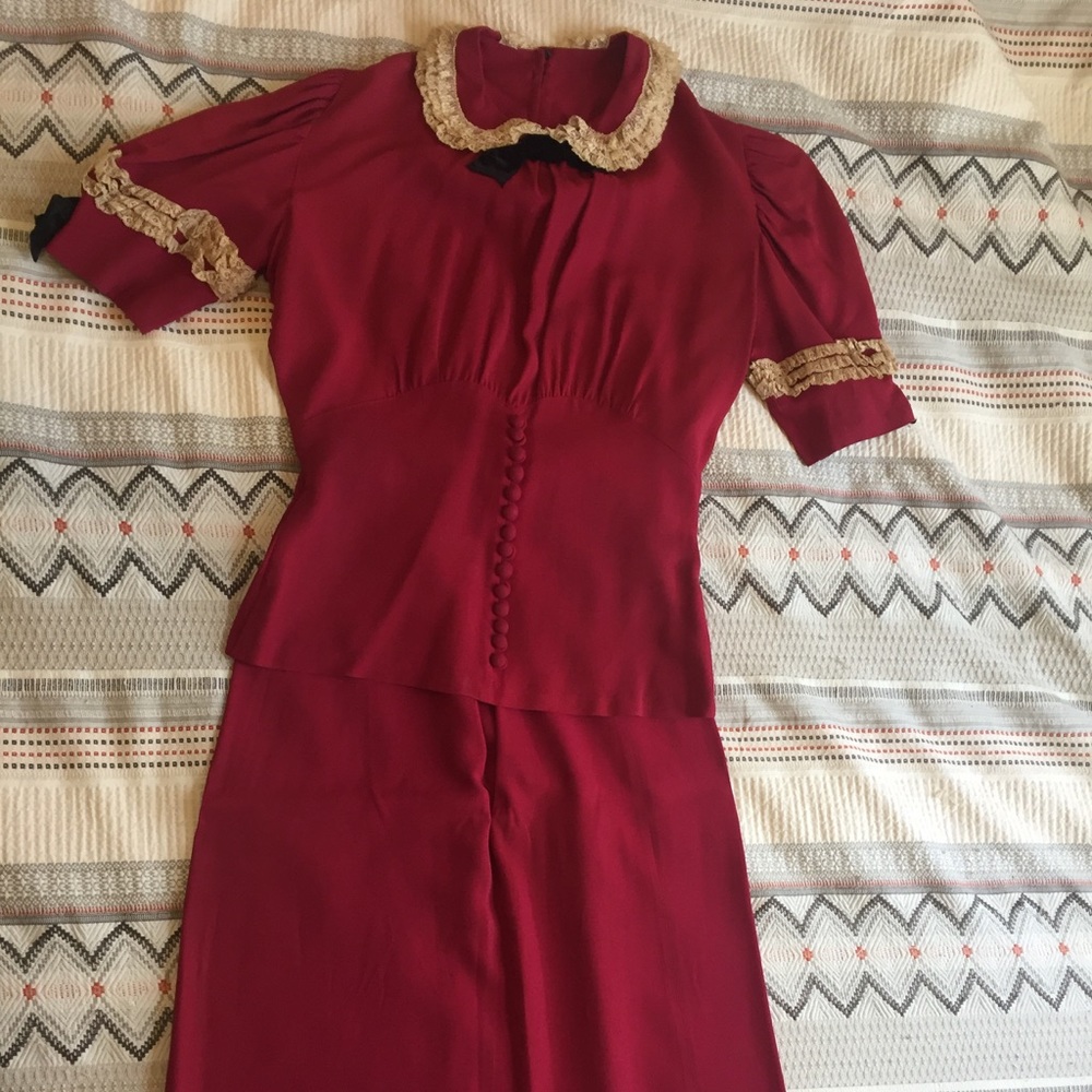Vintage 1940s puff sleeve top and pencil skirt set